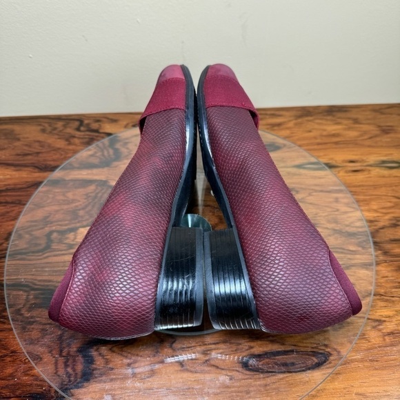 Trotters Melinda Slip-On in Burgundy Snake size 6 - Picture 14 of 16